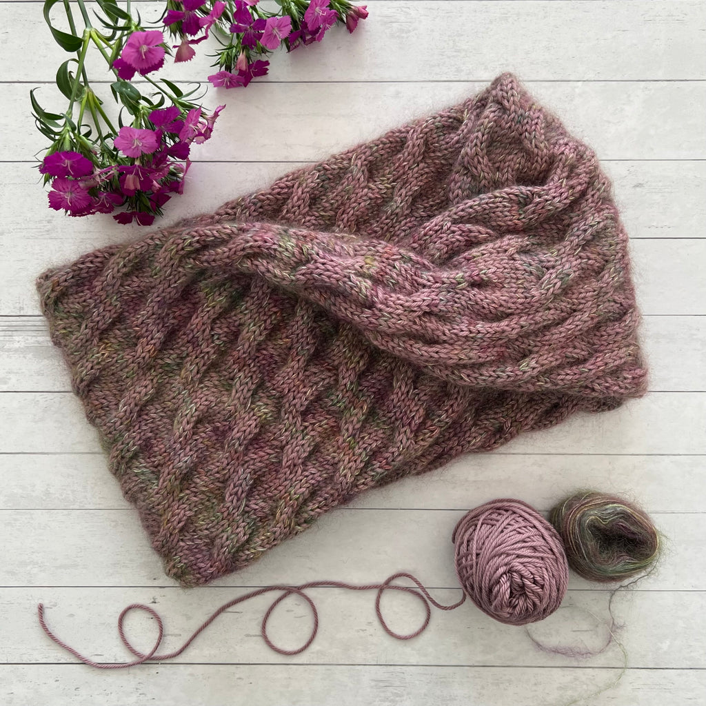 December FREE pattern of the month: The Kinetic Cowl
