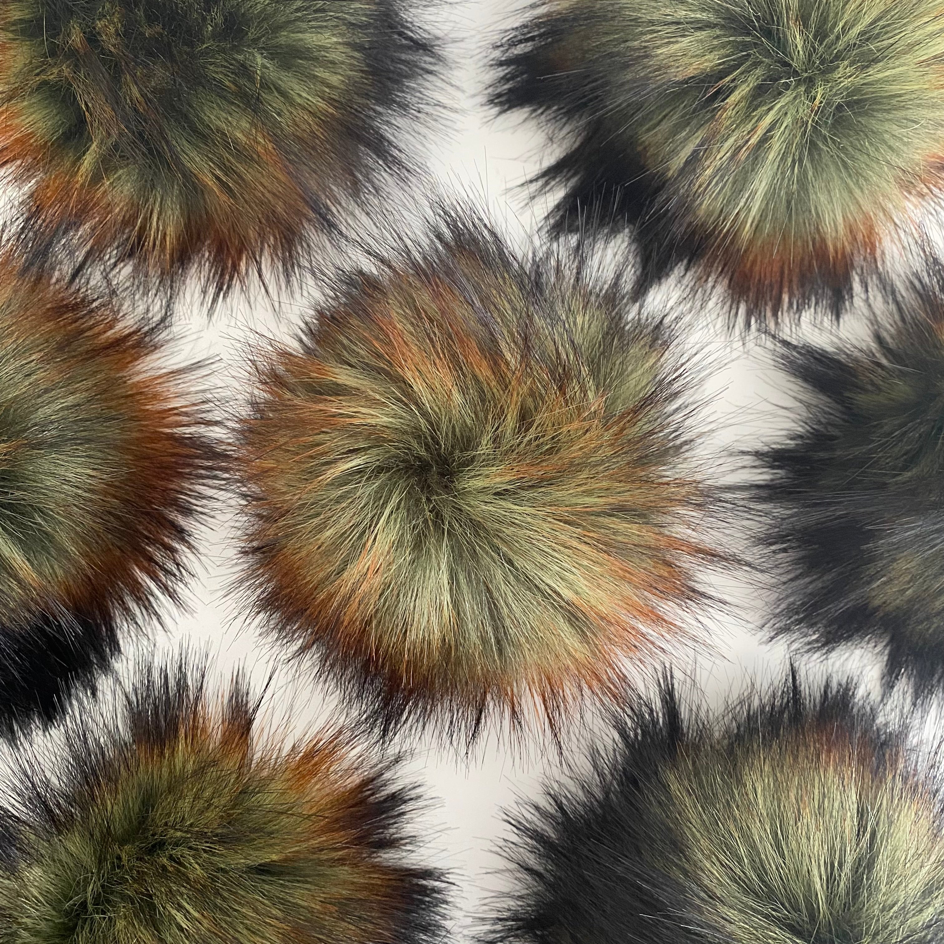 Lichen luxury pom pom