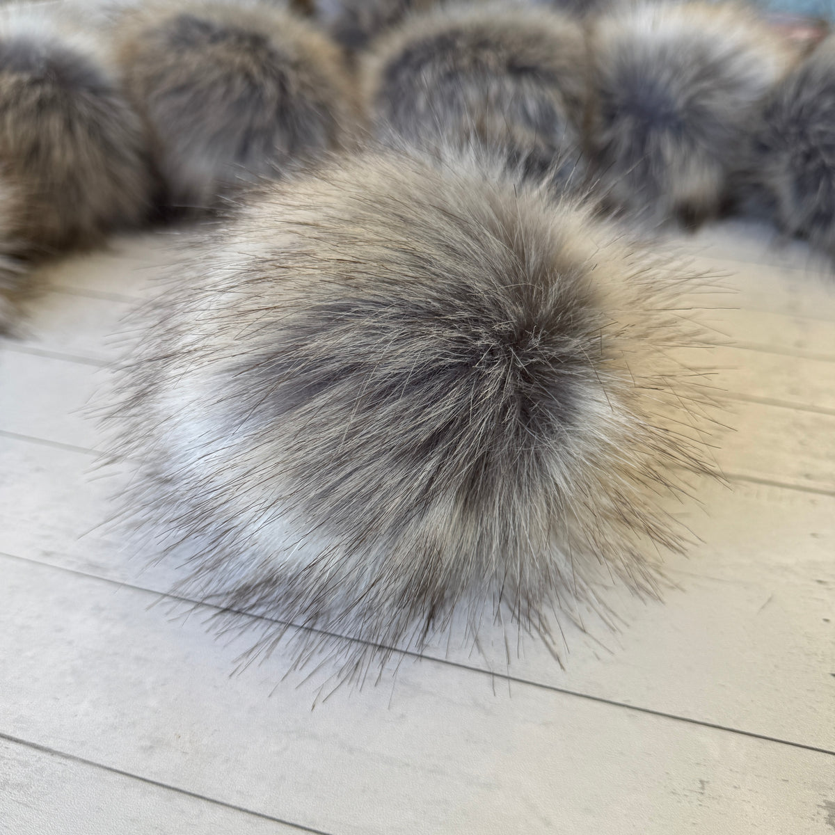 SMOKE luxury faux fur pom pom