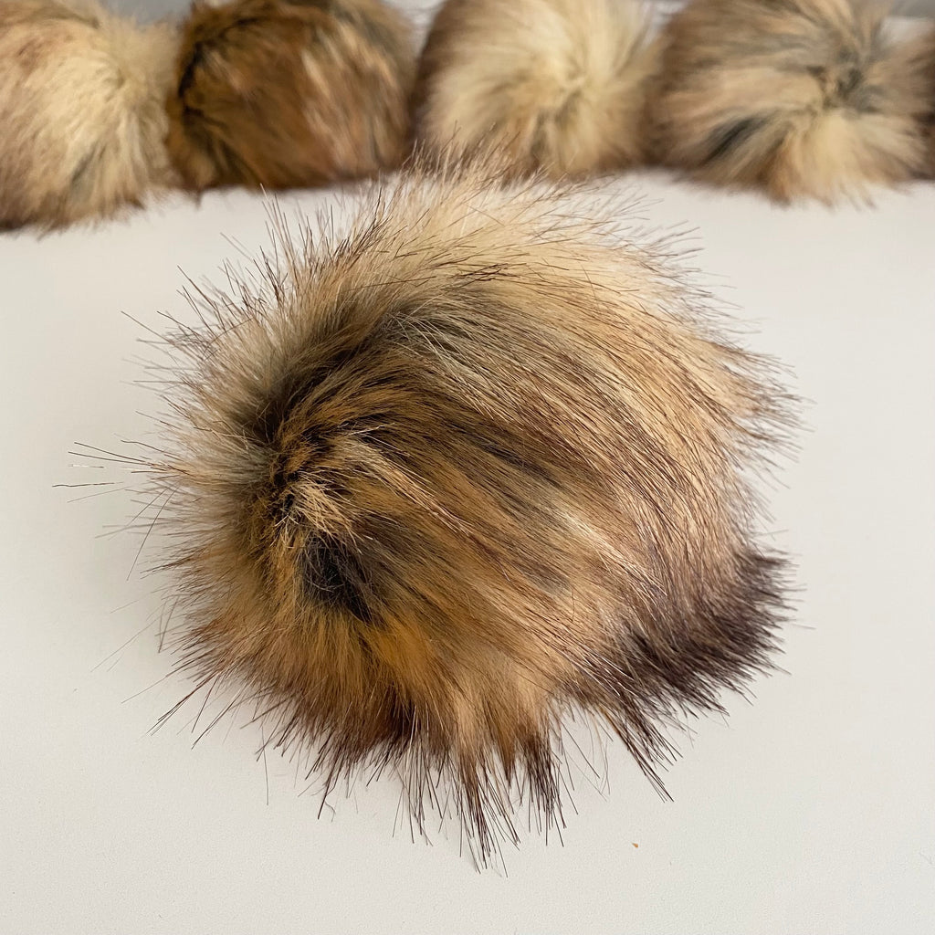 Faux Fur Pom Pom Moss, Snap Closure – Wool and Company