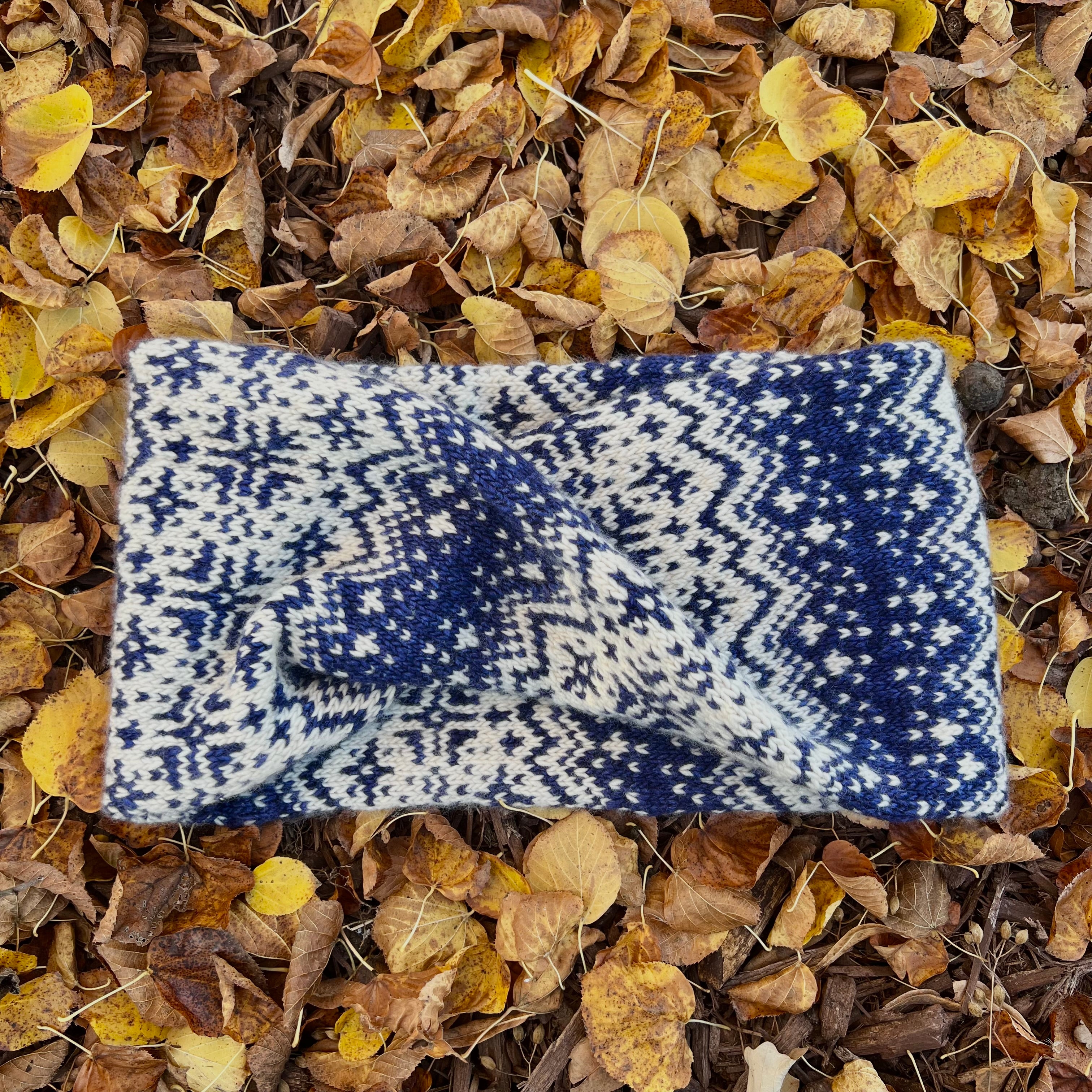 Suzy Snowflake Cowl Pattern