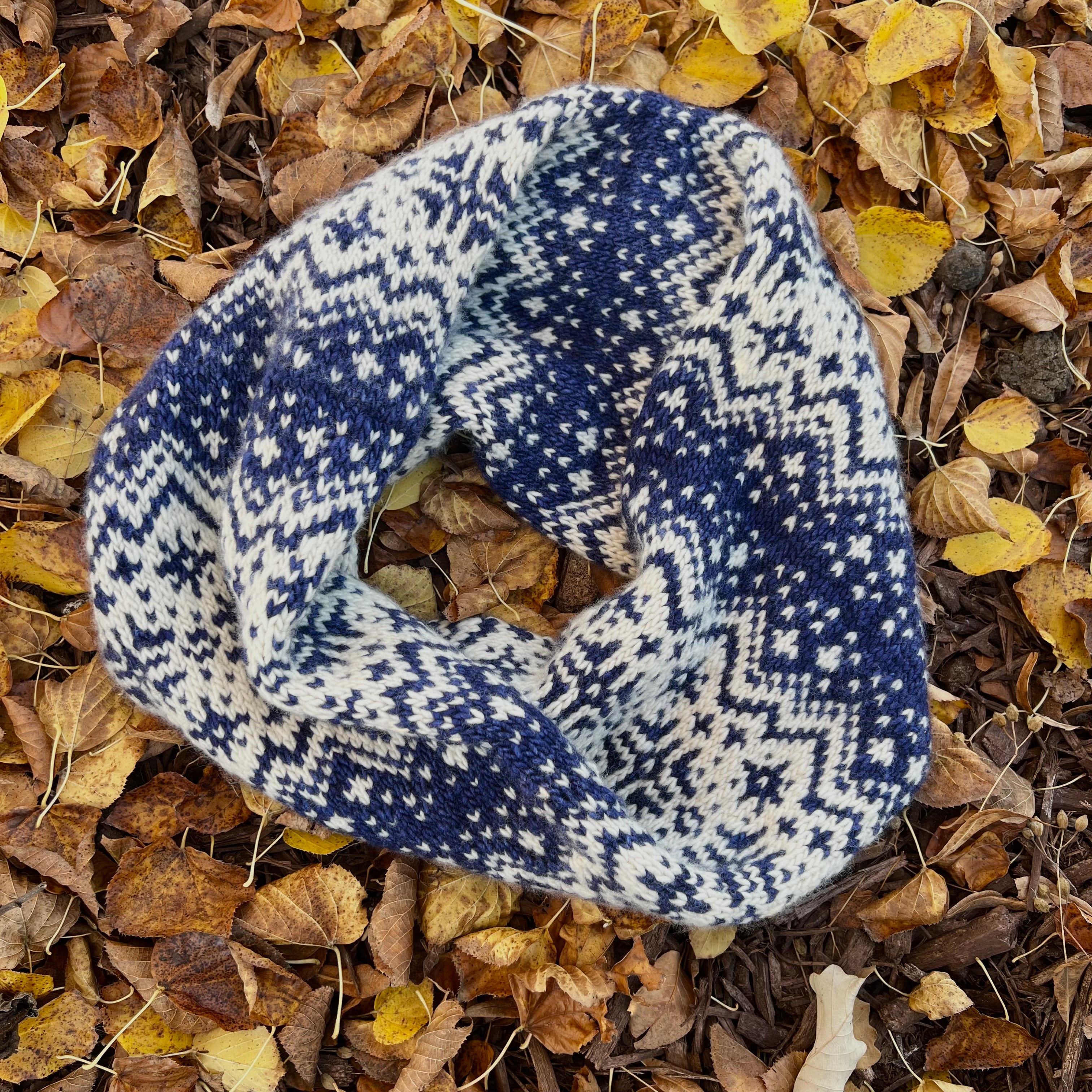 Suzy Snowflake Cowl Pattern
